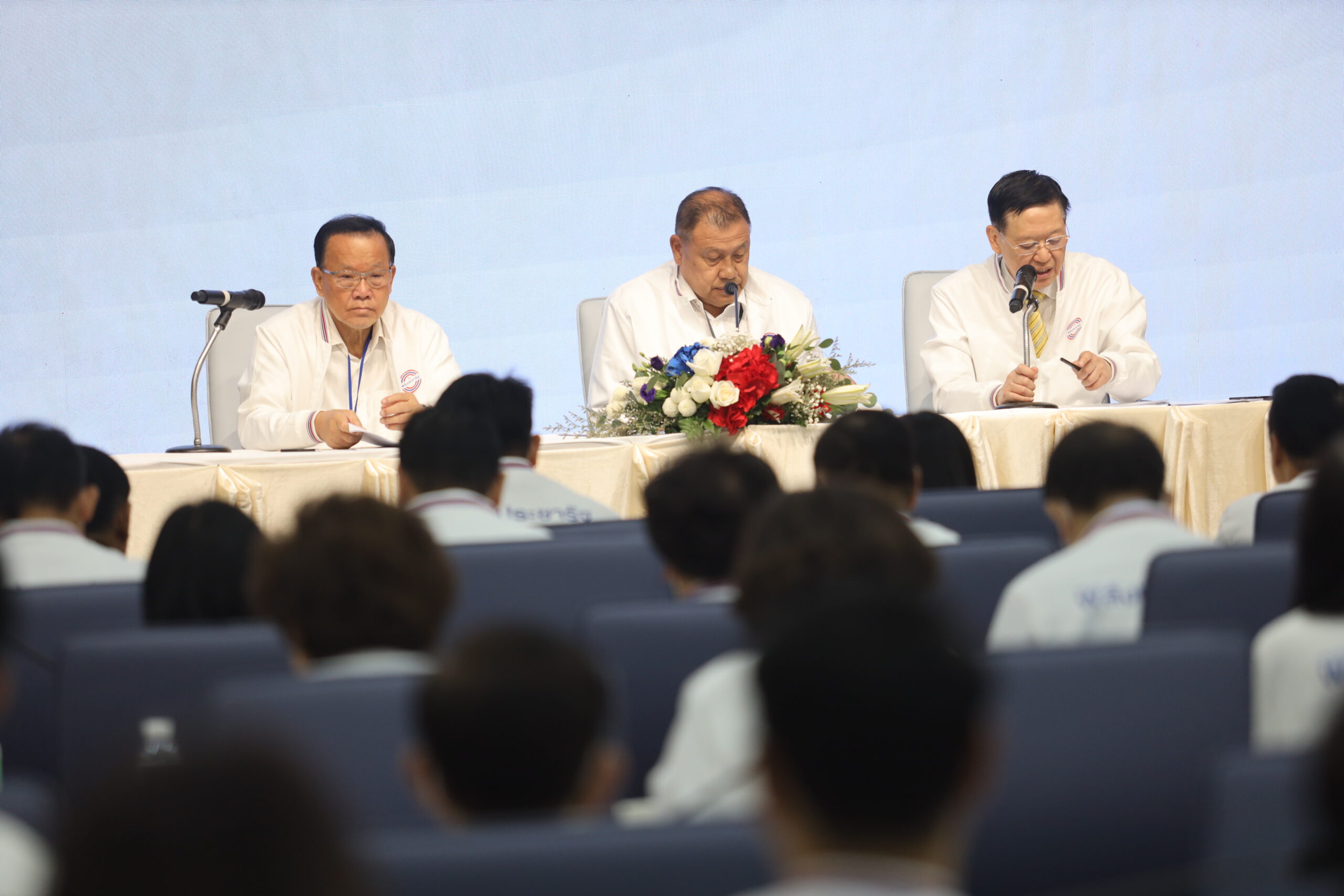 พลังประชารัฐเช็กชื่อนักการเมืองขาใหญ่ ประกาศกรรมการใหม่ 21 ราย