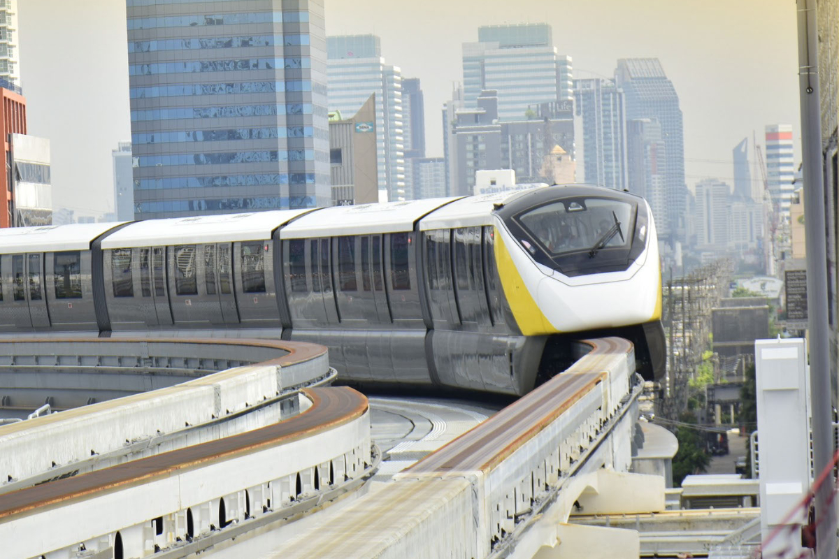 รถไฟฟ้าสายสีเหลือง คืบหน้าเกือบ 100% เตรียมเปิดใช้ มิ.ย. 2566