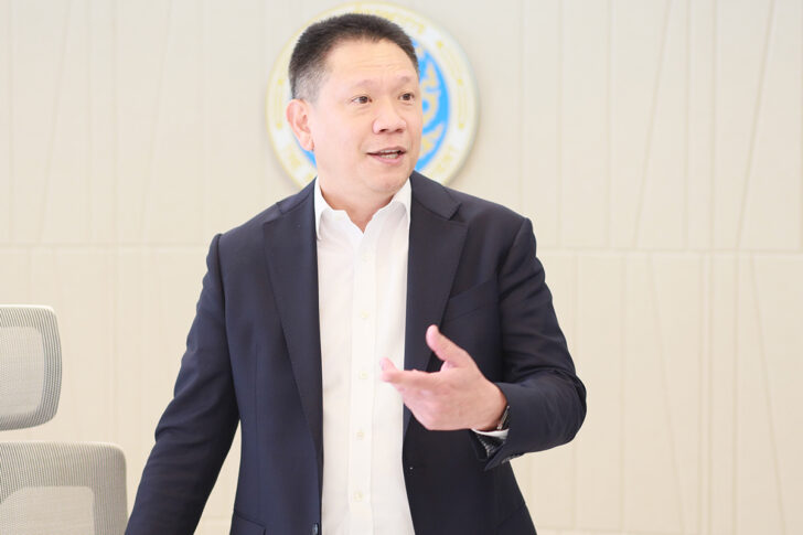 ลวรณ แสงสนิท ลวรณ แสงสนิท