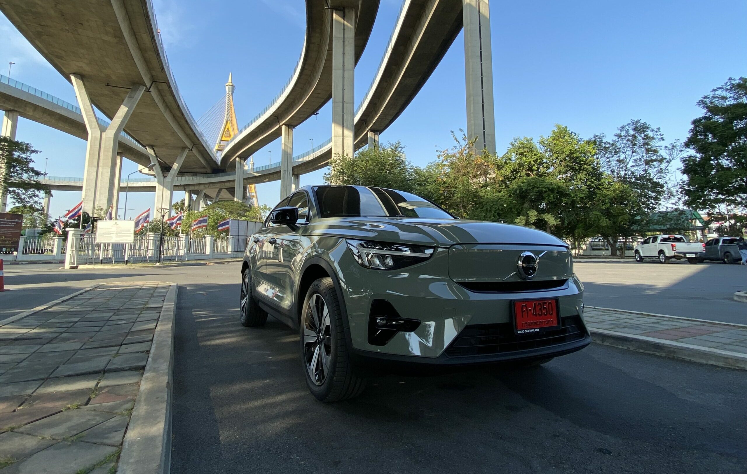 Volvo C40 Recharge (อีวี)  หล่อ…ยันคนขับ