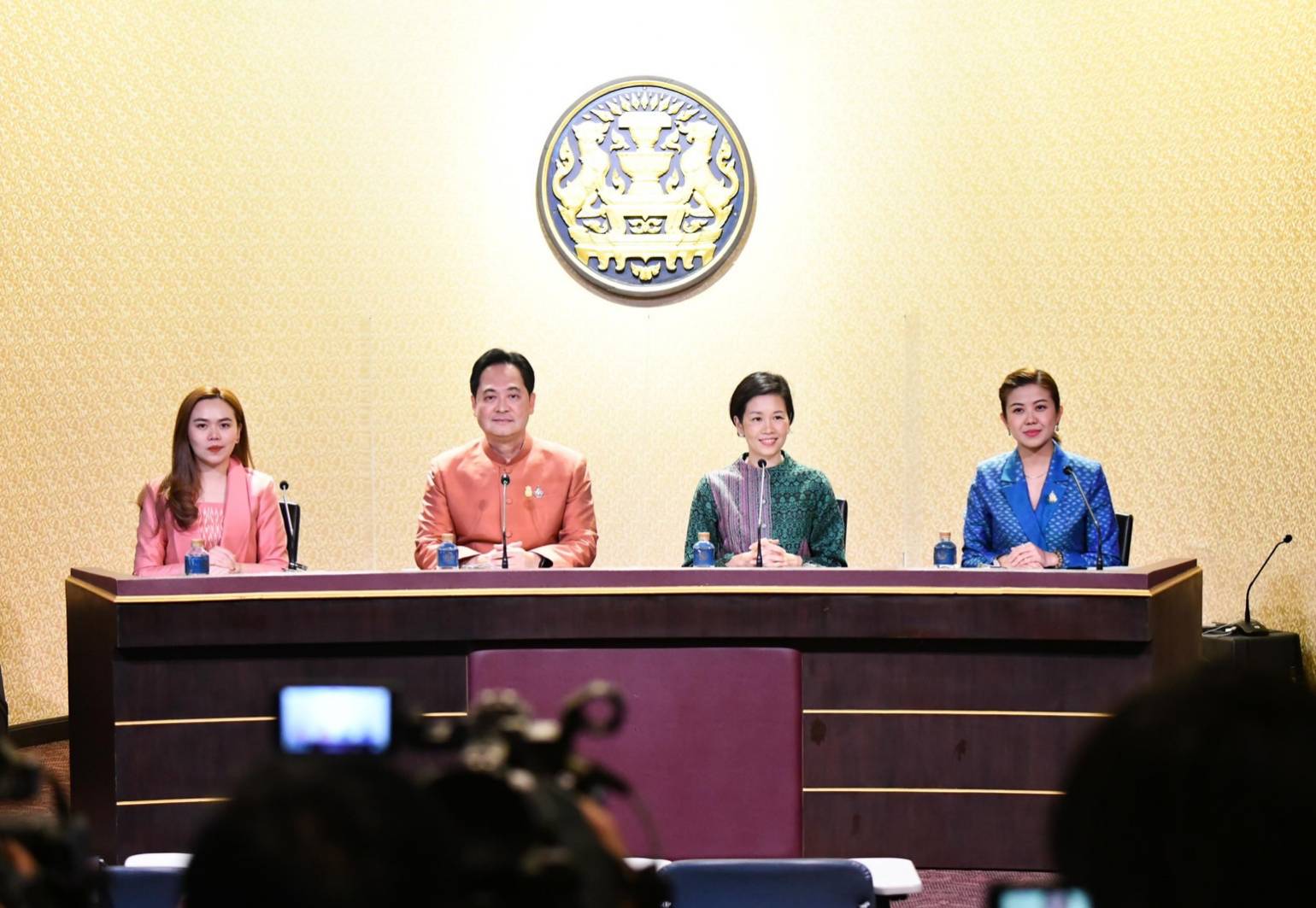 ทำเนียบฝุ่นตลบ 3 พรรครัฐบาล แบ่งเค้กผลงาน ชิงโหวตประมงปัตตานี