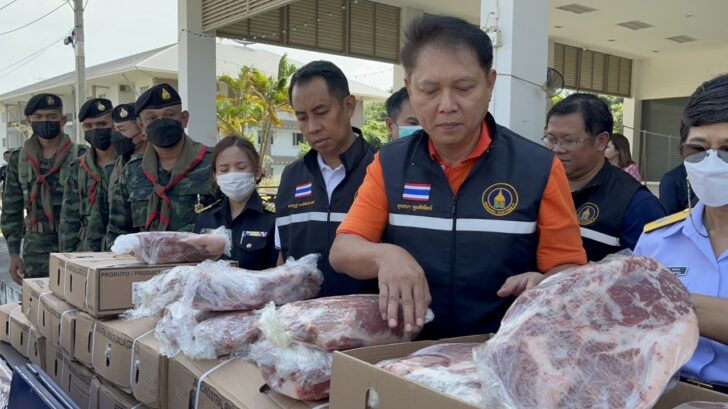 หมูเถื่อน 3 หมื่นกิโลฯจากบราซิล โผล่“ด่านสะเดา” ผู้เลี้ยงใต้โคม่า หมูเถื่อน ถล่ม ทำรายย่อยค้างสต๊อกอื้อ-ขาดทุนอ่วม ประยุทธ์ เร่งช่วยเหลือเกษตรกร ผู้บริโภค ดำเนินการปราบปรามหมูเถื่อน “เฉลิมชัย” ฝังทำลายหมูเถื่อน 7 แสนกิโลกรัม มากที่สุดเป็นประวัติการณ์
