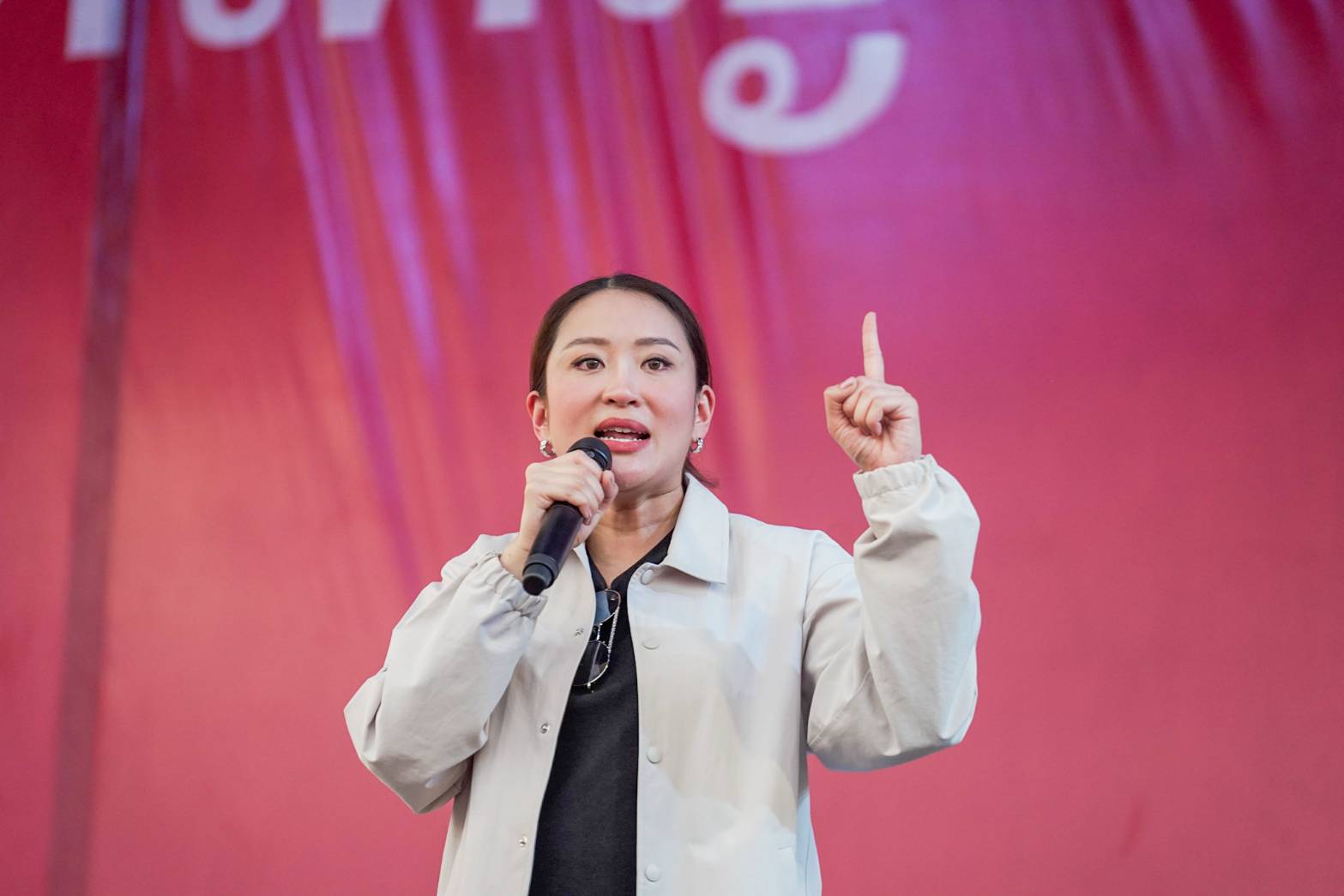 แพทองธาร ปราศรัยเชียงใหม่ สร้างสนามบินแห่งที่ 2 เพิ่มถนนวงแหวนรอบที่ 3 