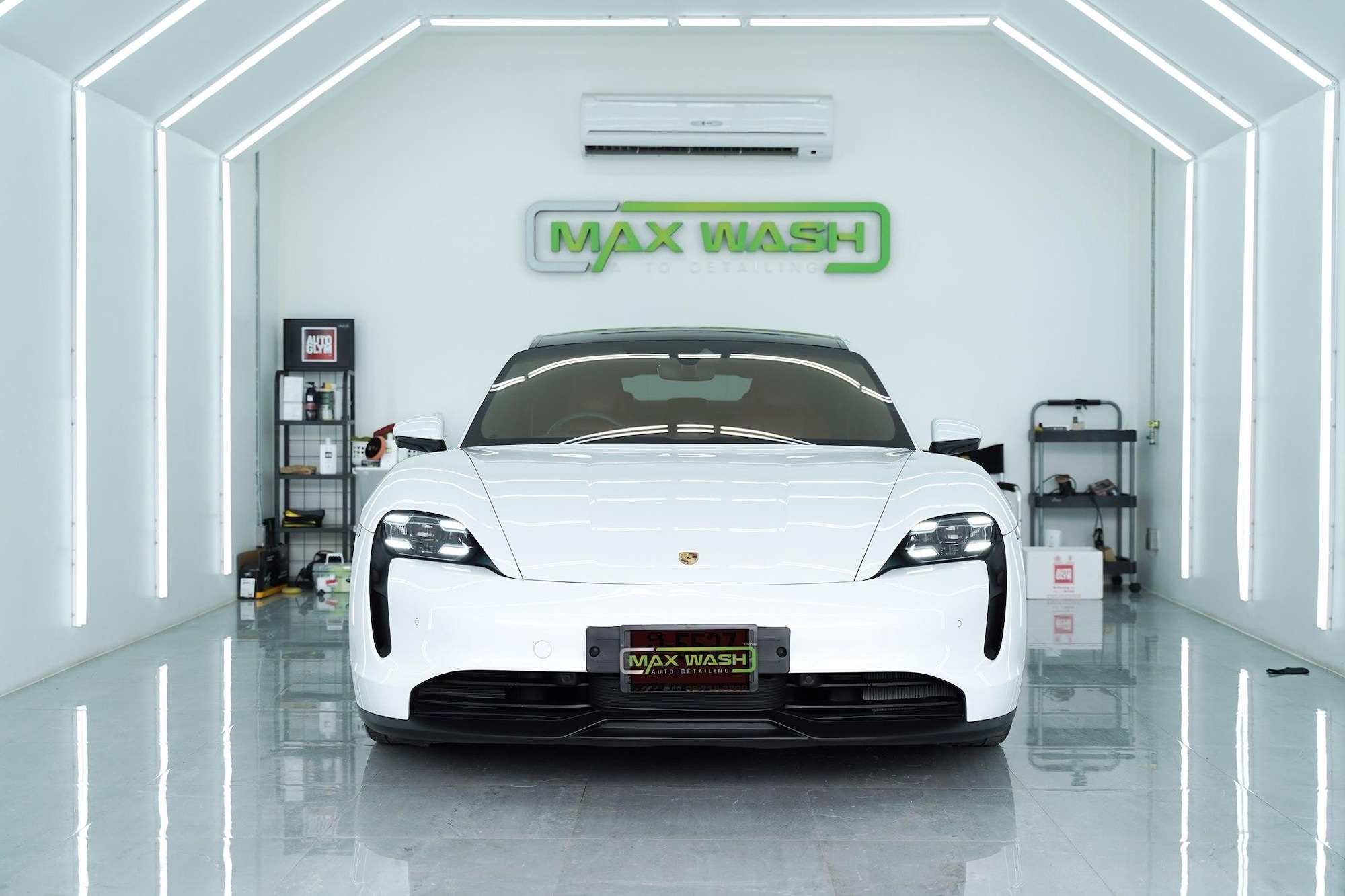 ศูนย์บริการล้างรถครบวงจร "Max wash" 