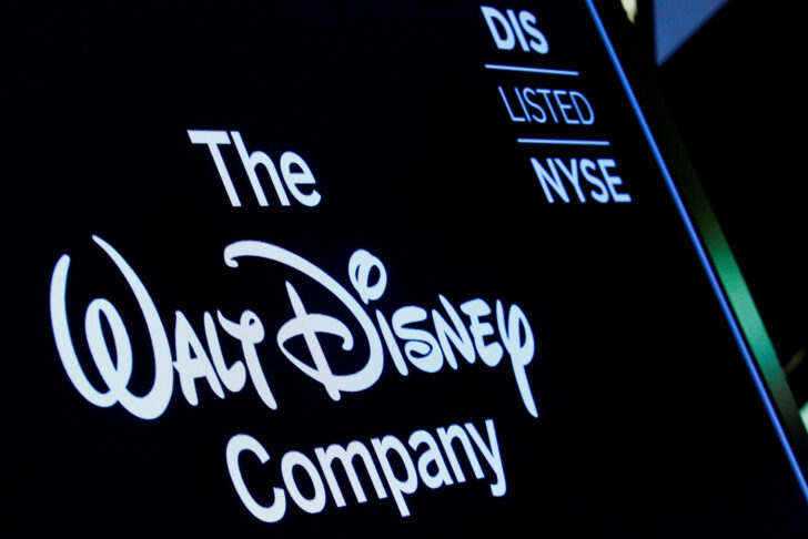 FILE PHOTO: A screen shows the trading info for The Walt Disney Company company on the floor of the NYSE in New York ดิสนีย์เลิกจ้าง