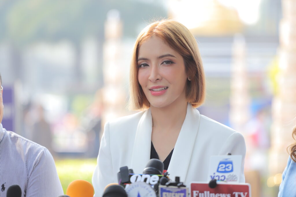 พิ้งกี้ สาวิกา ไชยเดช