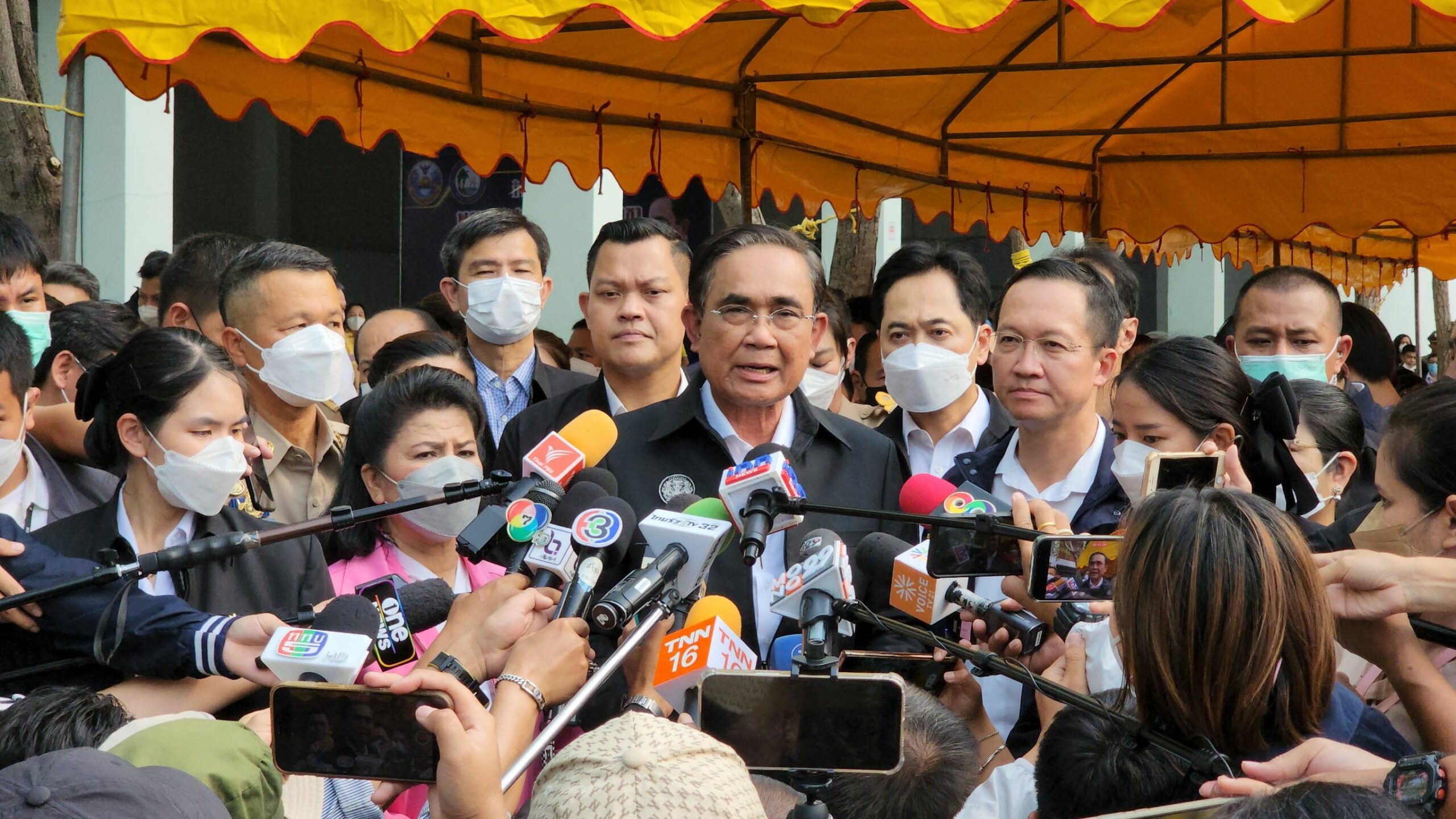 ประยุทธ์ เมินยุบสภา แทงกั๊ก ลง ส.ส.ปาร์ตี้ลิสต์