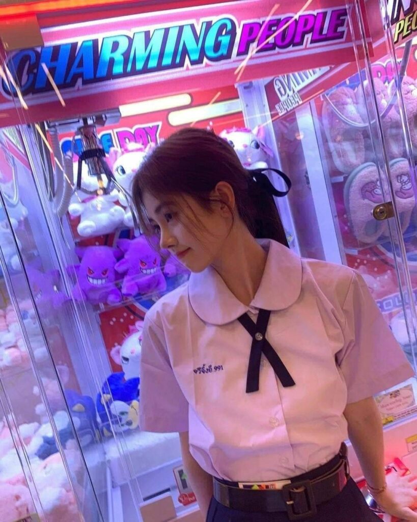 จวีจิ้งอี อดีตสมาชิกวง SNH48 ใส่ชุดนักเรียนไทย