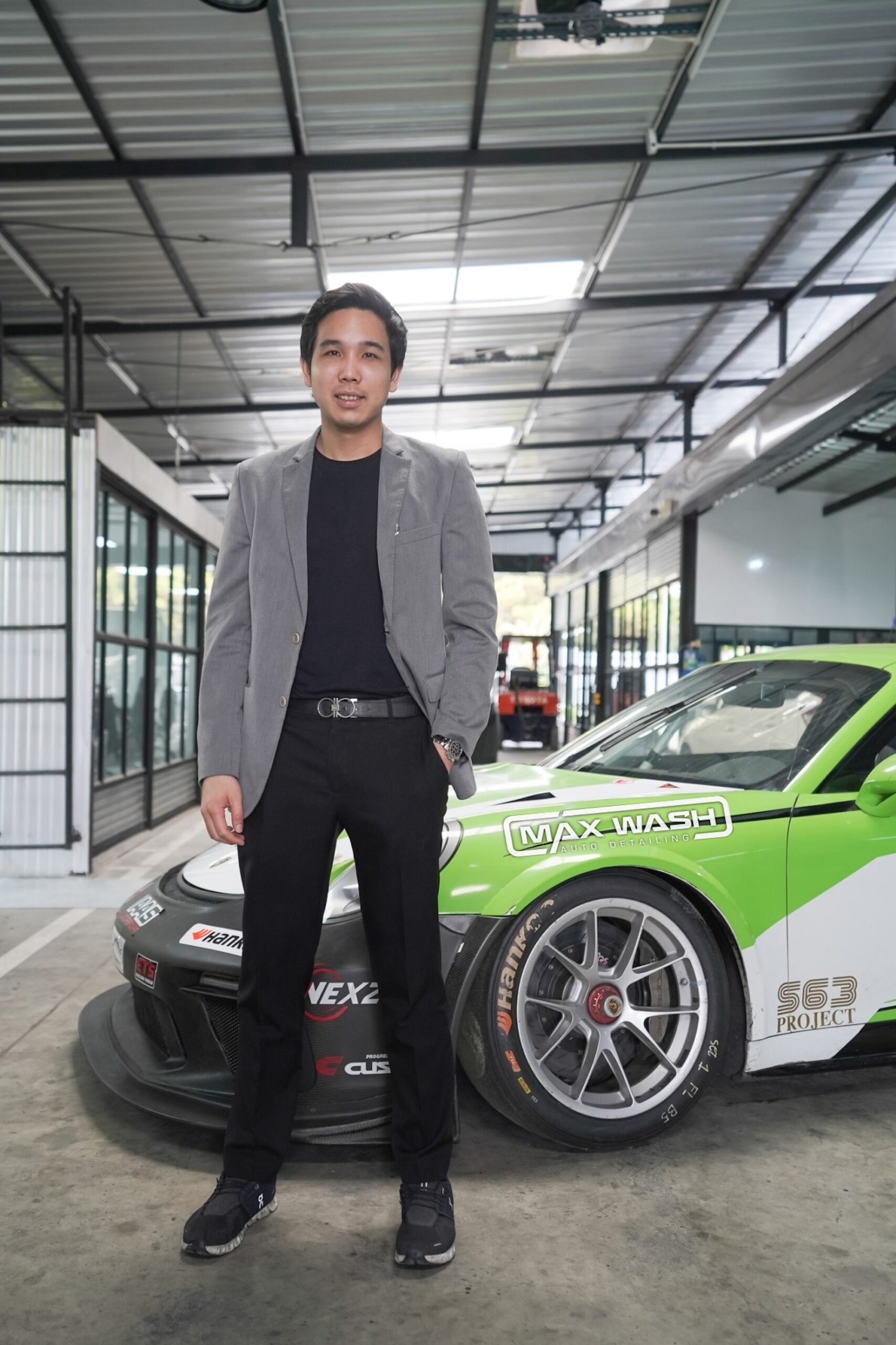 นายศิลป์ ธีรนิติ ประธานบริหาร ศูนย์บริการล้างรถครบวงจร "Max wash"