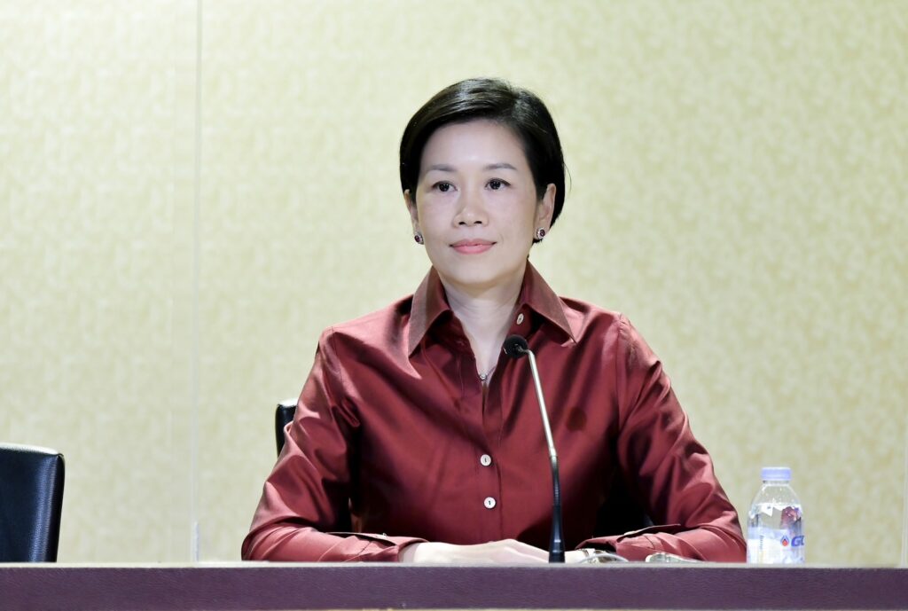น.ส.รัชดา ธนาดิเรก