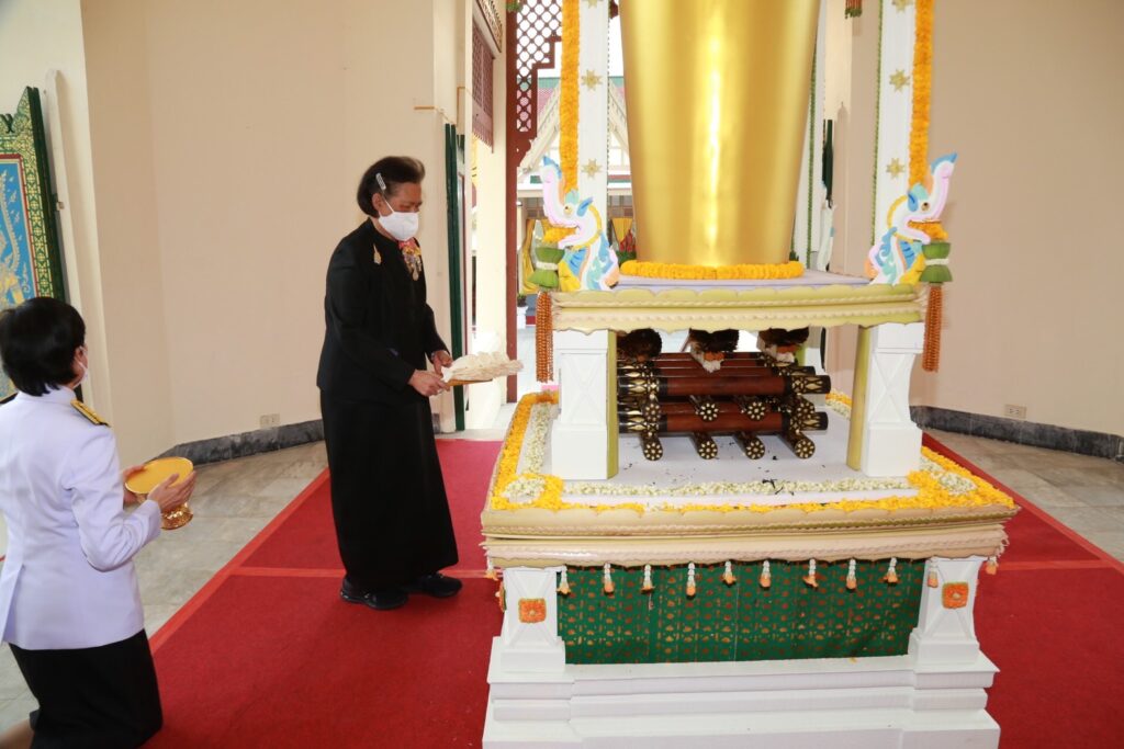 ในหลวง เสด็จฯพระราชทานเพลิงศพ ม.จ.มงคลเฉลิม ยุคล