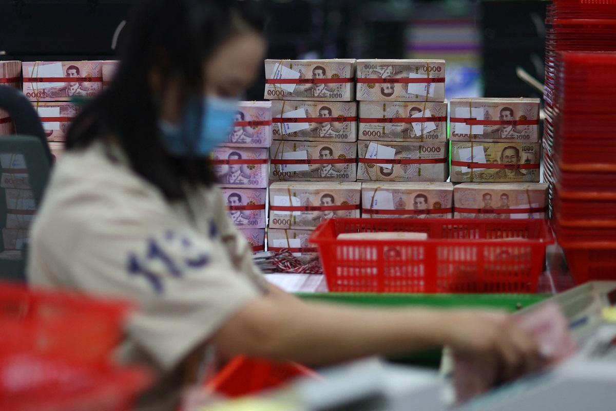 เงินบาทยังเผชิญแรงขาย แตะระดับอ่อนค่าสุดในรอบ 2 เดือน