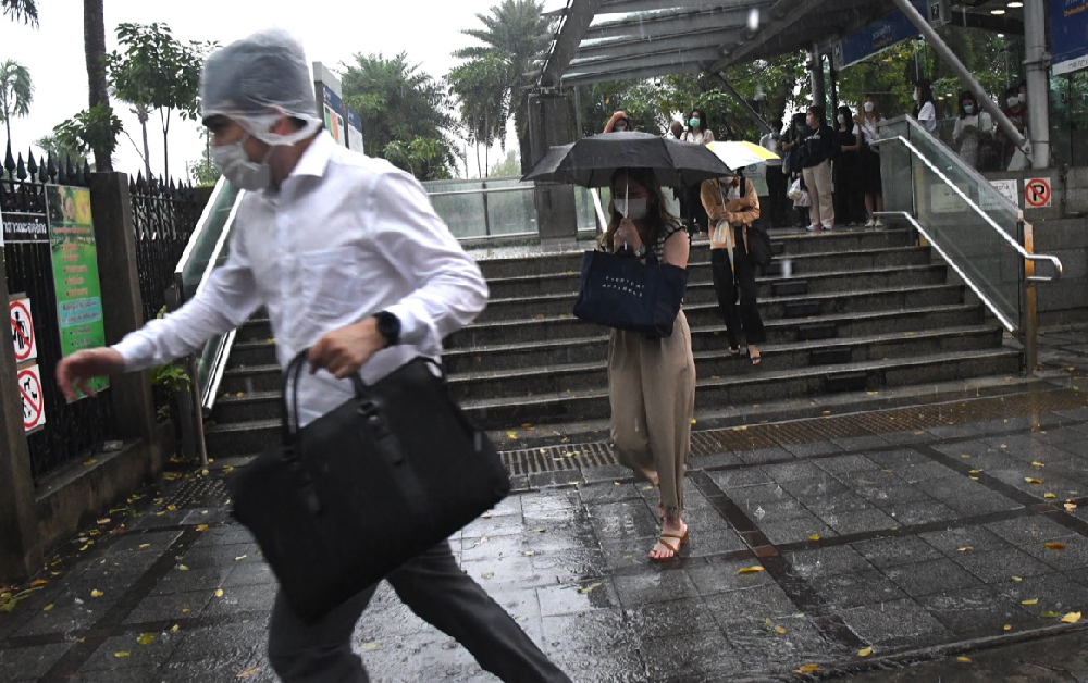กรมอุตุฯ ประกาศฉบับสุดท้าย เตือน 31 จังหวัด “ฝนตกหนักถึงหนักมาก”