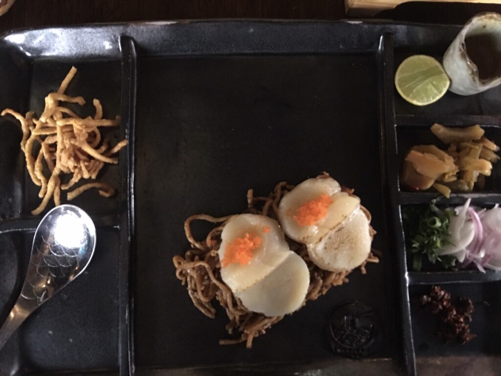 ข้าวซอยผัดแห้งหอยเชลล์