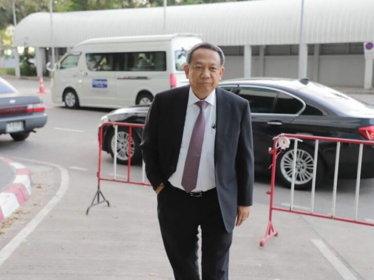 นายธาริต เพ็งดิษฐ์ นายธาริต เพ็งดิษฐ์