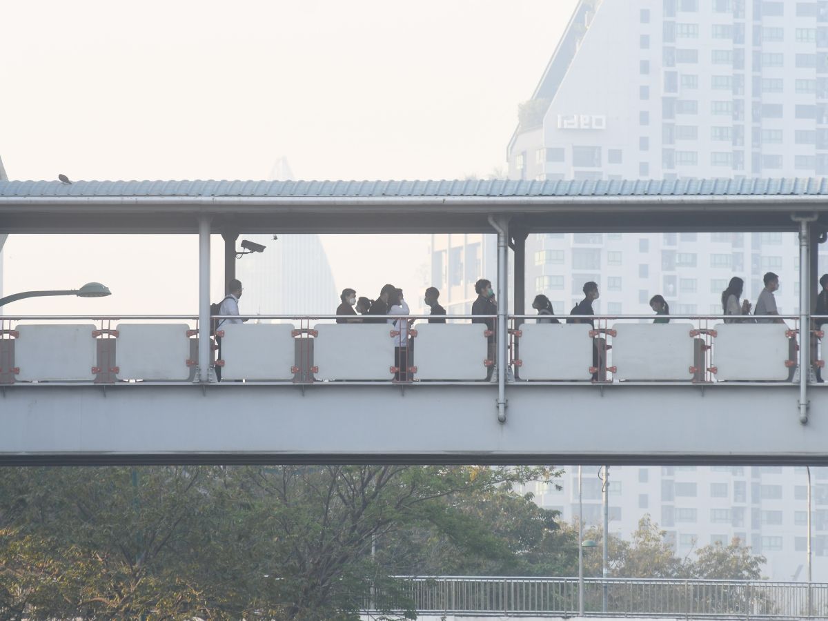 ฝุ่น PM 2.5 เช้านี้ (10 ก.พ.) กทม. มีแนวโน้มลดลง อยู่ในเกณฑ์มาตรฐาน