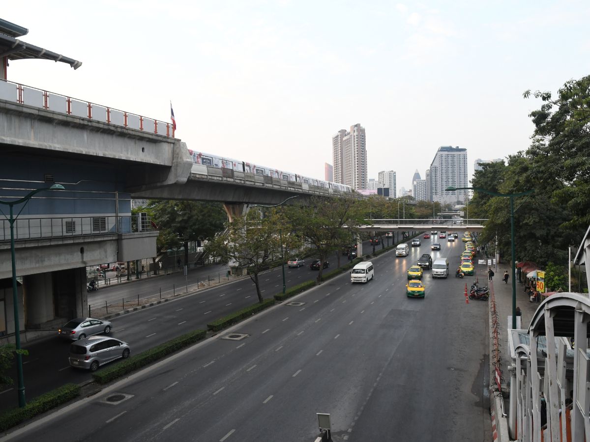 ฝุ่น PM 2.5 เช้านี้ (14 ก.พ.) กทม.มีแนวโน้มเพิ่มขึ้นและอยู่เกณฑ์มาตรฐาน