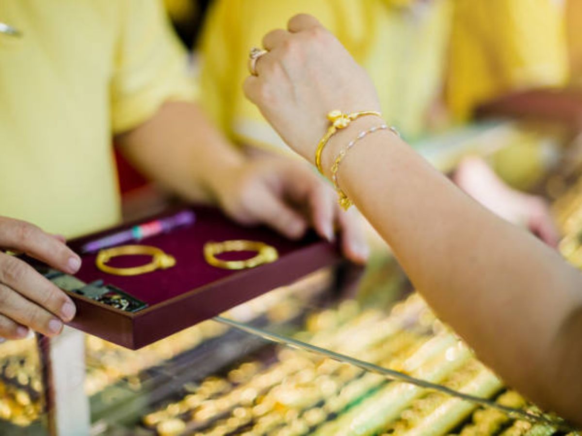 ราคาทองวันนี้ (23 ก.พ. 66) ปรับลง 50 บาท รูปพรรณบาทละ 30,500 บาท