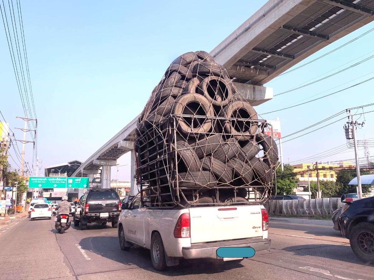 เปิดวิธี รถปิกอัพบรรทุกของอย่างไร ไม่ผิดกฎหมาย ปลอดภัยบนท้องถนน