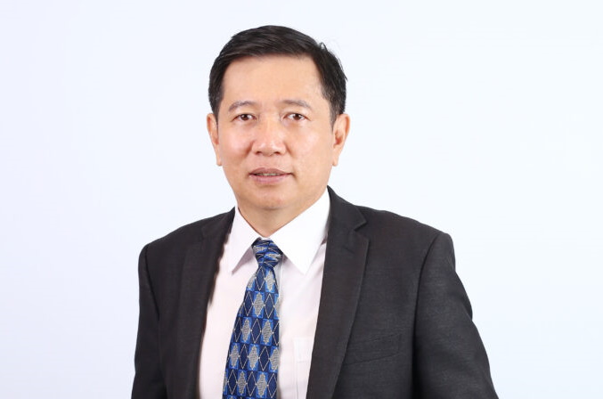 นายธีรฉัตร ศิลปสนธยานนท์ ผู้อำนวยการ บริษัทหลักทรัพย์ ฟินันซ่า จำกัด