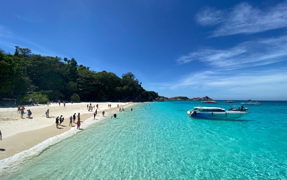 ต่างชาติแห่เที่ยวเกาะสิมิลัน อุทยานเก็บเงินค่าเข้าเฉลี่ยวันละ 1 ล้านบาท