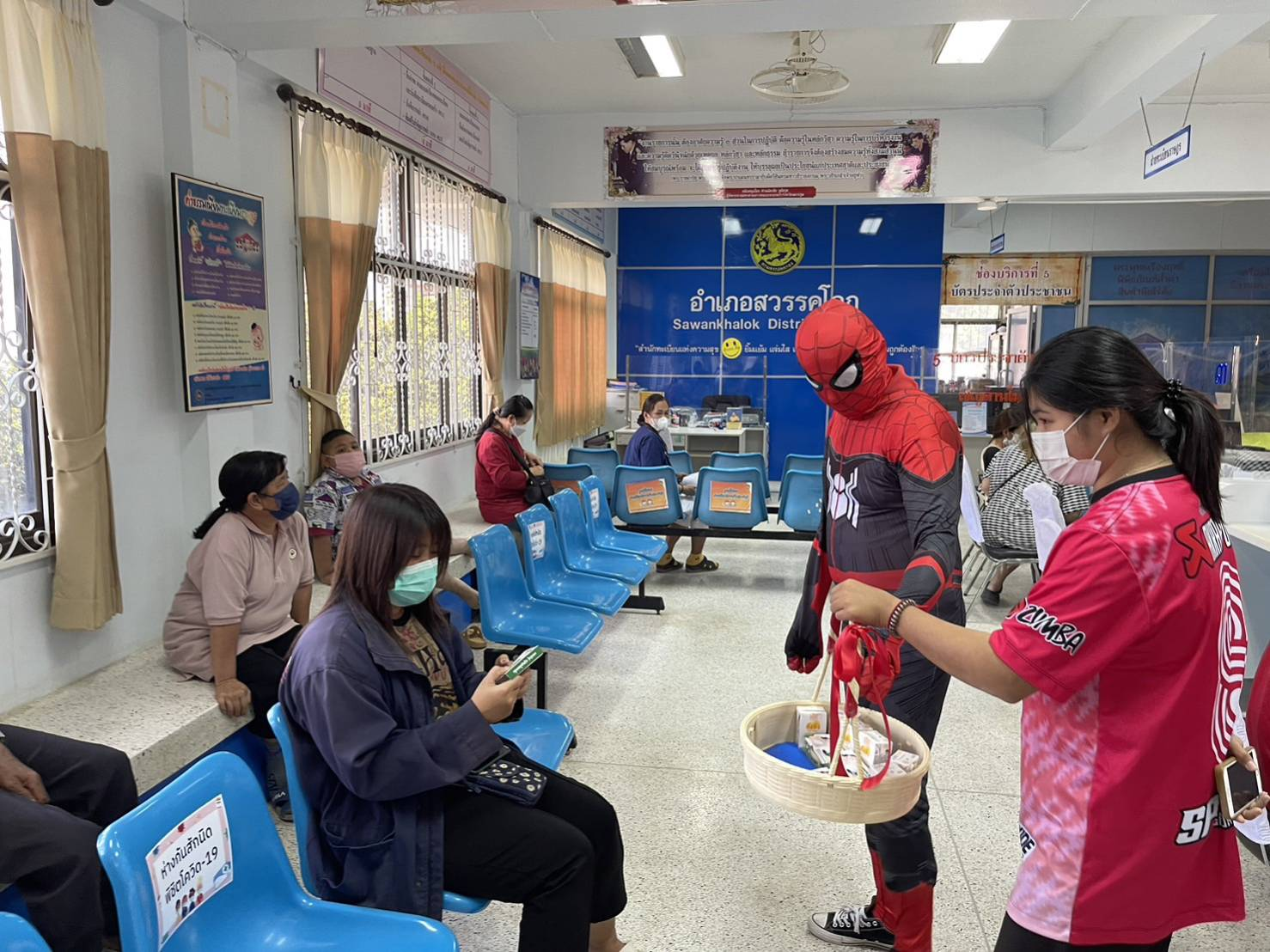 สไปเดอร์แมน บุกอำเภอวันวาเลนไทน์ นายอำเภอสวรรคโลกผุดไอเดียกิจกรรม “สมรส สมรัก มอบผักผลไม้เพื่อสร้างความมั่นคงทางอาหารอย่างยั่งยืน”