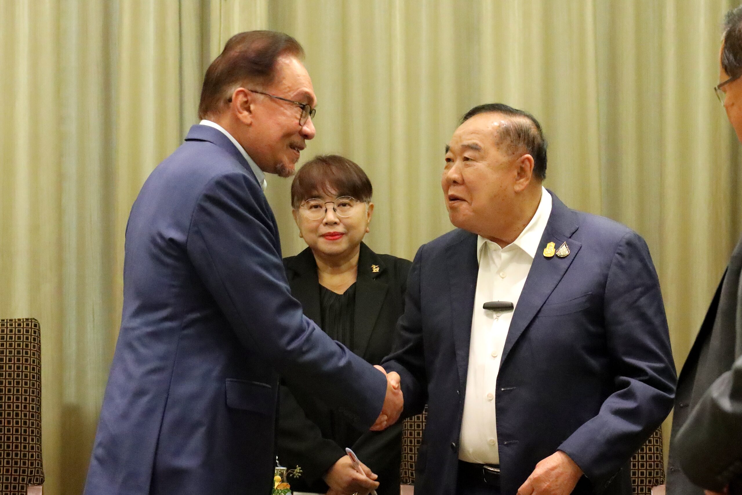 อันวาร์ อิบราฮิม พล.อ.ประวิตร วงษ์สุวรรณ 