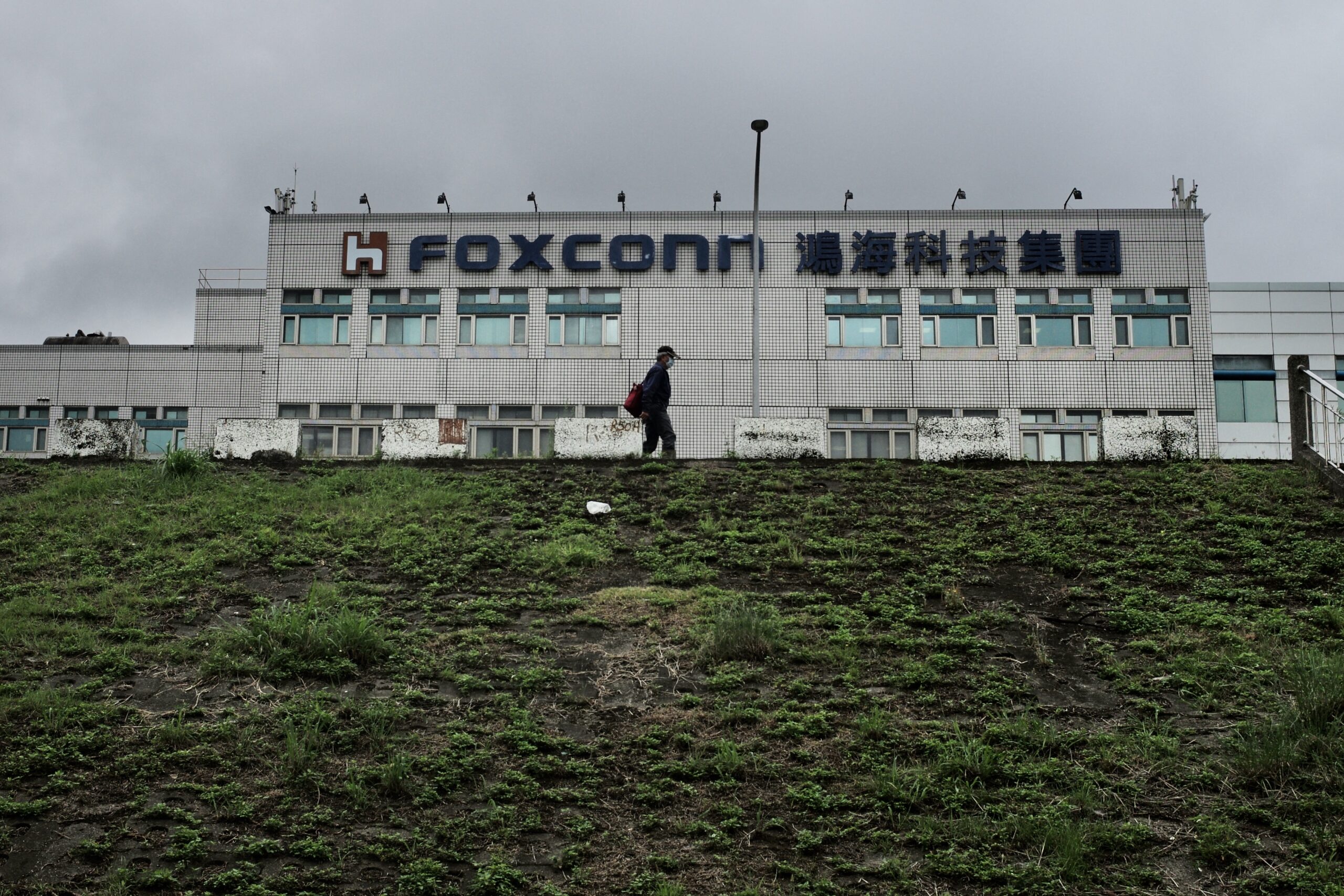 คนซื้อไอโฟนลดลง ? Foxconn ยอดขายร่วง 11.7%