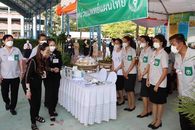 ศาสตราจารย์ ดร.สมเด็จเจ้าฟ้าฯ กรมพระศรีสวางควัฒน วรขัตติยราชนารี โปรดให้ออกหน่วยแพทย์พระราชทาน มูลนิธิ พอ.สว. และหน่วยสัตวแพทย์อาสาจุฬาภรณ์
