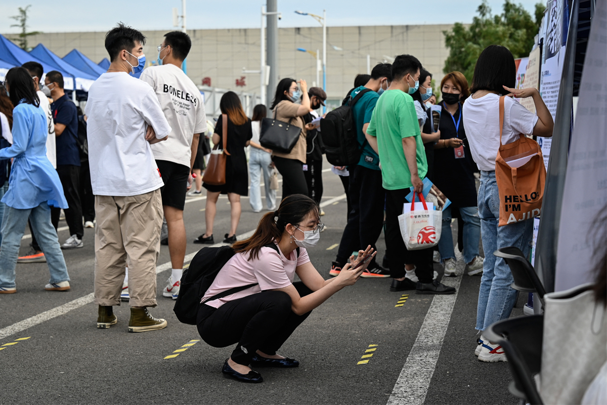 คนรุ่นใหม่จีนว่างงานพุ่ง โจทย์ใหญ่รัฐบาลชุดใหม่