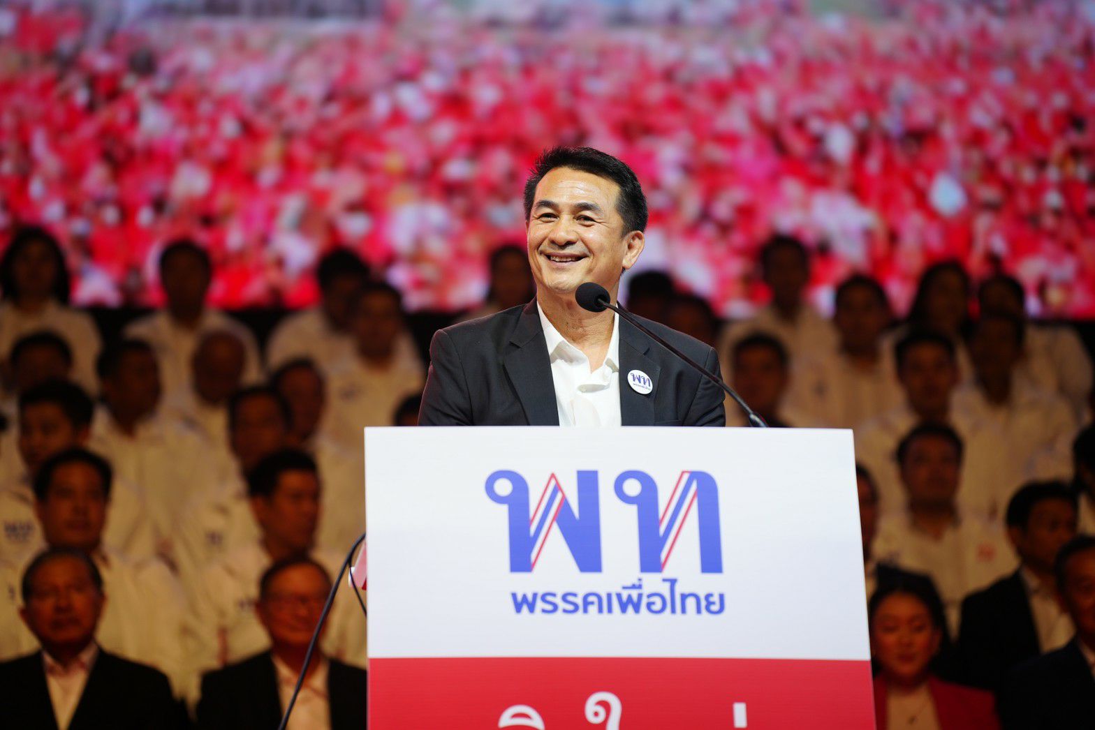 เพื่อไทย เปิดตัวว่าที่ผู้สมัคร ส.ส. 400 เขต เล่นเกมปราศรัย ไม่ปาเงิน