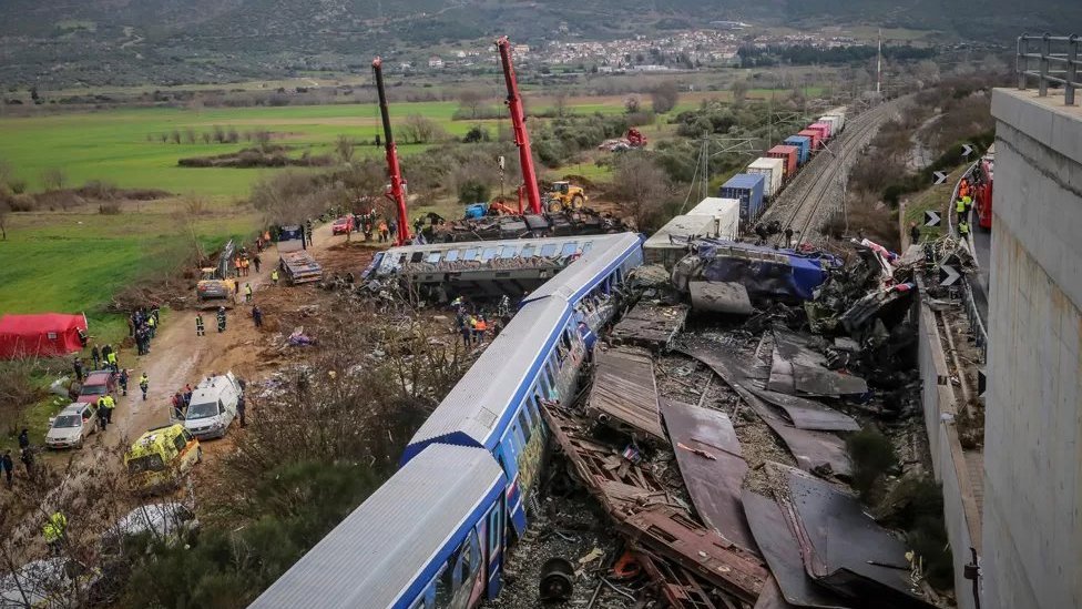 รถไฟชนกันทางเหนือของกรีซ เสียชีวิตอย่างน้อย 36 คน แต่ยังไม่ทราบสาเหตุ