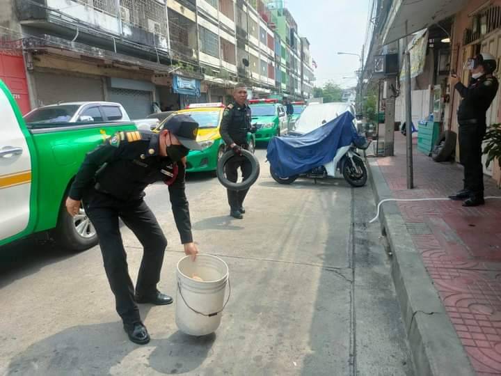 กวาดสิ่งของวางกั๊กที่จอดรถ เขตป้อมปราบฯ เอาจริงกวาดสิ่งของวางกั๊กที่จอดรถ คาดโทษปรับ 1 หมื่น