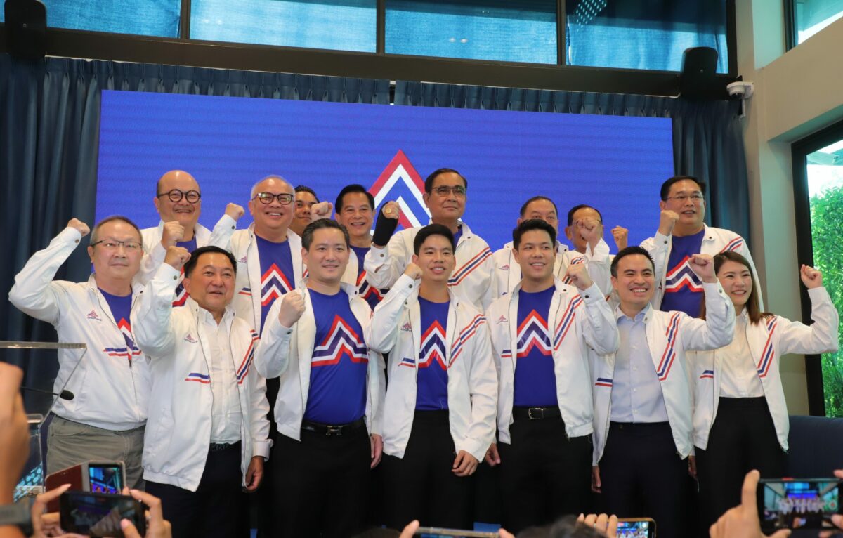 รวมไทยสร้างชาติ เปิดตัวทีมเศรษฐกิจหน้าใหม่ นพ.เหรียญทอง