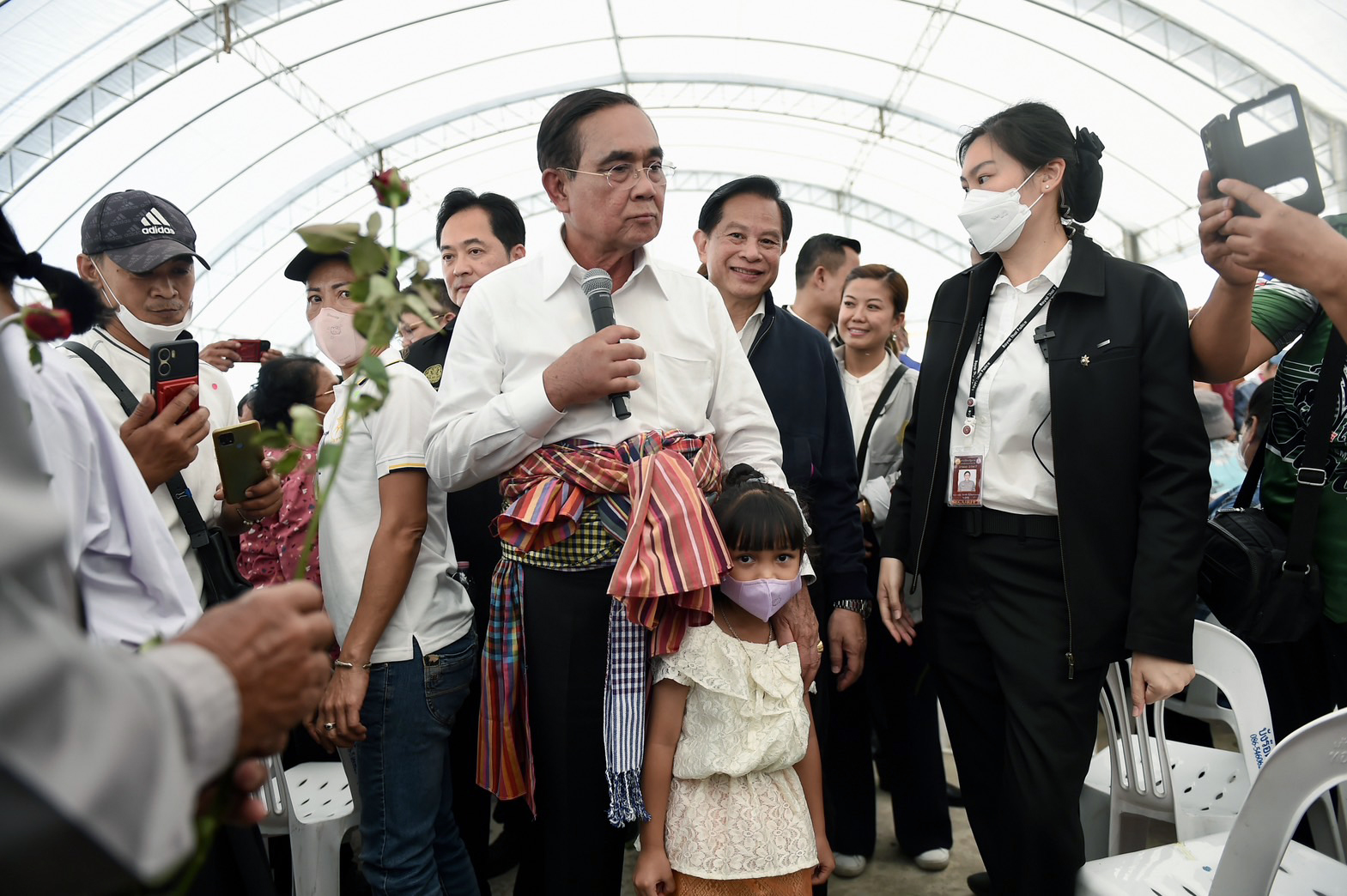 ประยุทธ์ มือขวาอักเสบรุนแรง แพทย์สั่งงดภารกิจ