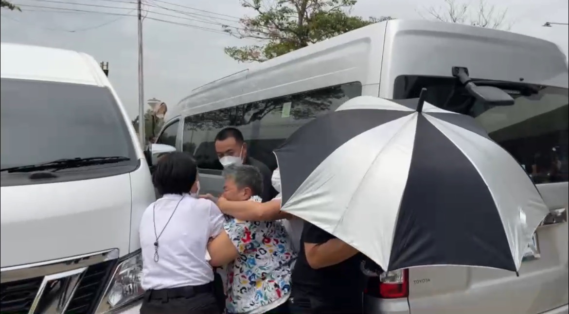 ป้าตะโกนต่อว่าประยุทธ์ ลงตรวจพื้นที่ที่ราชบุรี