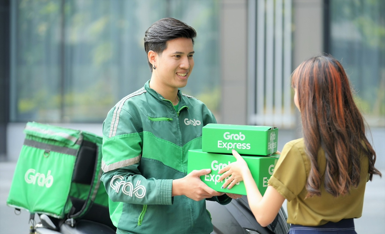 ศึกส่งด่วนระอุ รับส่งพัสดุถึงบ้านใน 2 ชม. GrabExpress นำร่องเริ่มต้น 36 บาท