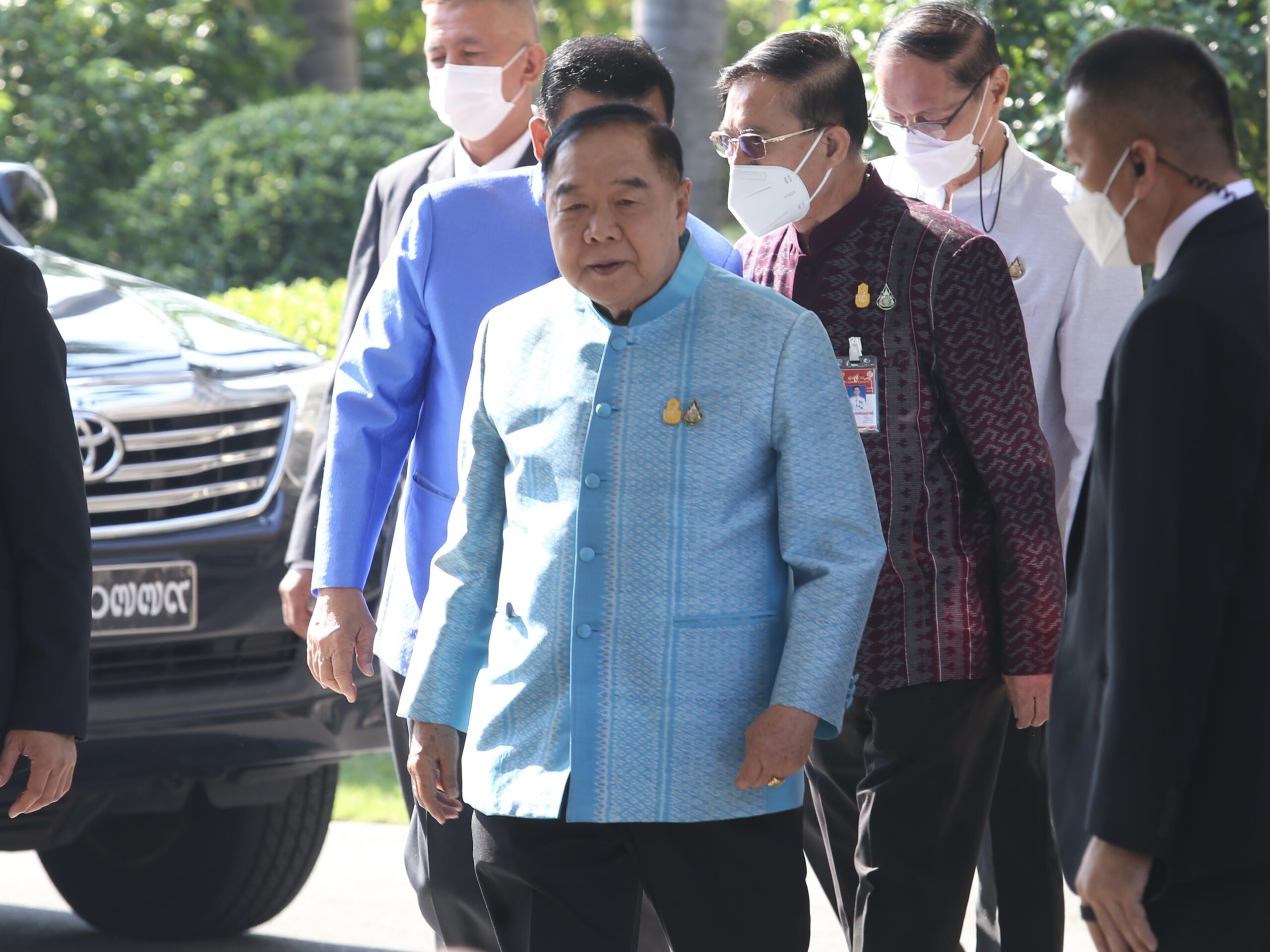 ประวิตร ตอบปม “สมศักดิ์” ทิ้งพลังประชารัฐ ซบเพื่อไทย “ถ้าจะไปก็ไป”