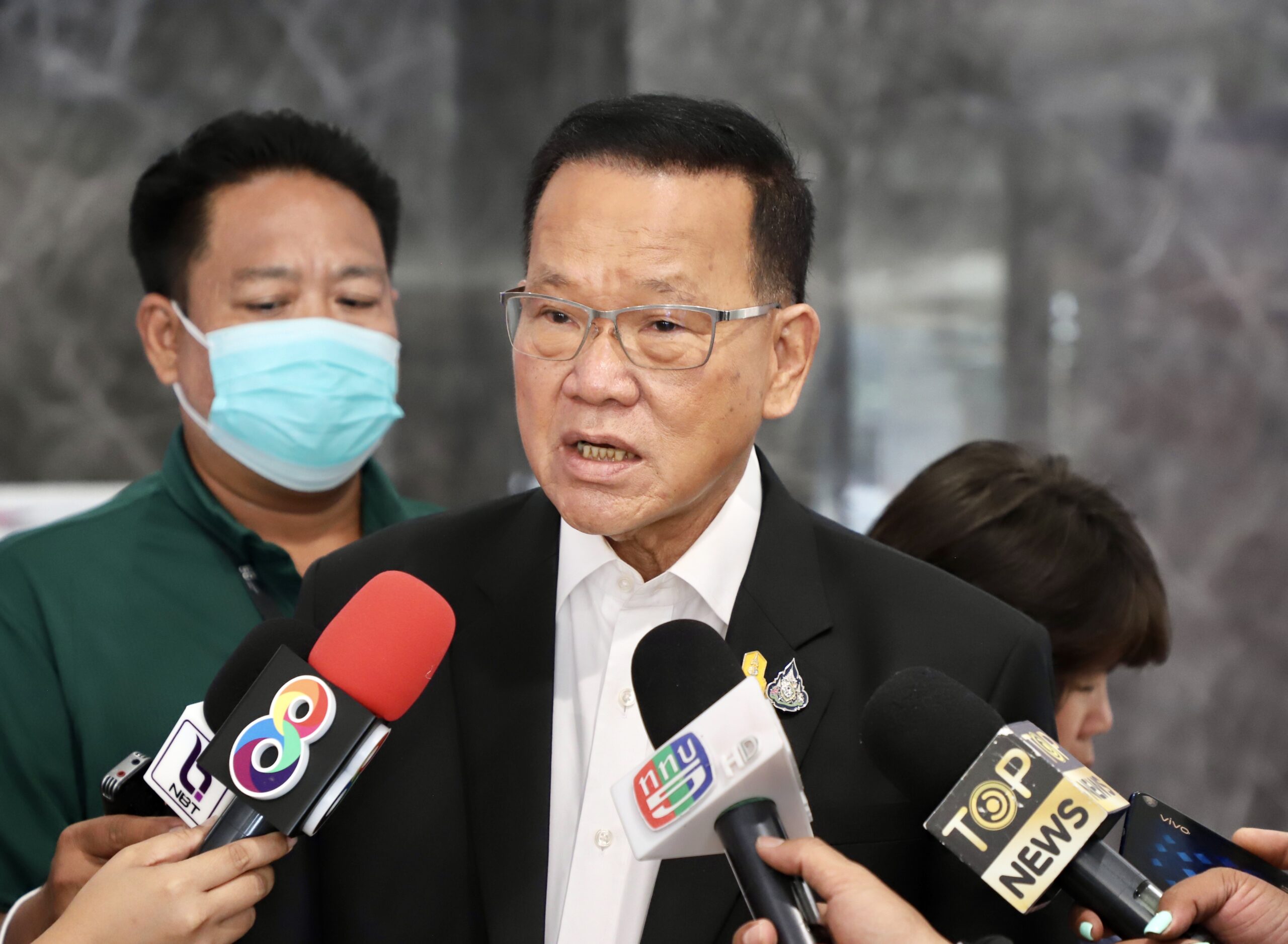 สันติเมินวิจารณ์สุพัฒนพงษ์ ฟุ้งทีมเศรษฐกิจพลังประชารัฐ อดีตขุนคลังเพียบ