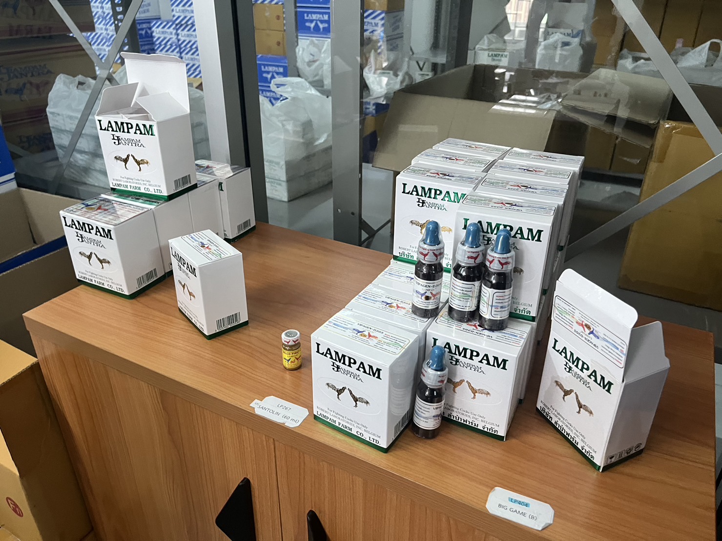 ทลายแหล่งค้ายา อาหารสัตว์เถื่อนออนไลน์ย่านหลักสี่ ยึดของกลาง 50 ล้าน