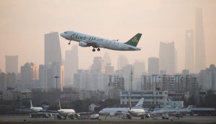 CHINA-AVIATION-TRANSPORT เครื่องบินสายการบินสปริงแอร์ไลน์ส ทะยานขึ้นจากท่าอากาศยานเซี่ยงไฮ้-หงเฉียว