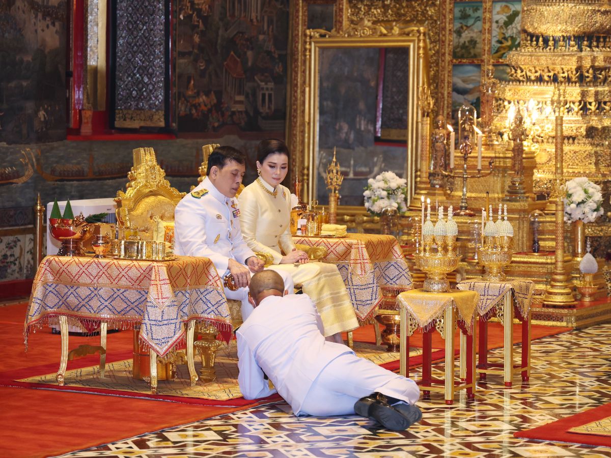 ในหลวง พระราชินี ทรงบำเพ็ญพระราชกุศล วันมาฆบูชา 2566