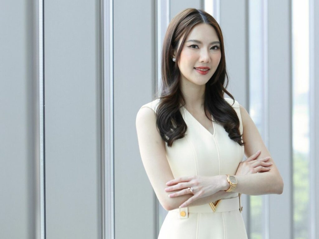 นางสาวอภิชา วีรชาติยานุกูล