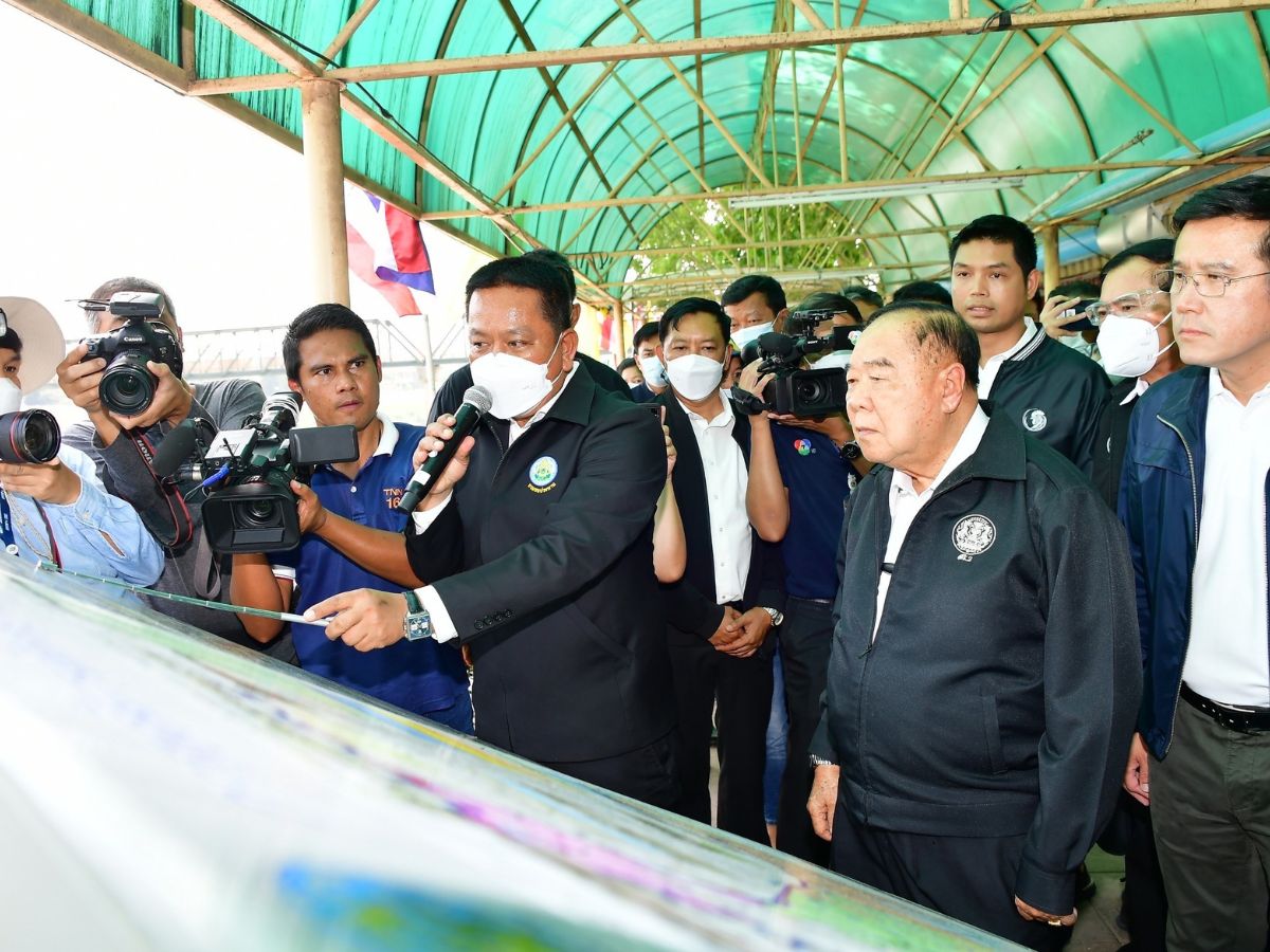 ประวิตร ลงพื้นที่อยุธยา หนุนแผนบรรเทาอุทกภัยเจ้าพระยาตอนล่าง