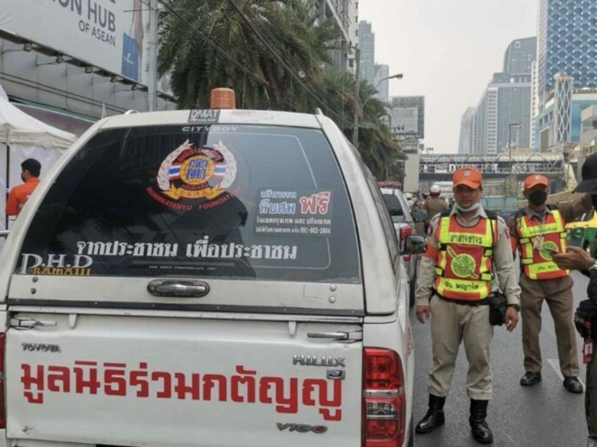 หญิงถูกคนร้ายแทง 5 แผล หน้าห้างย่านประตูน้ำ เสียชีวิตที่ รพ.