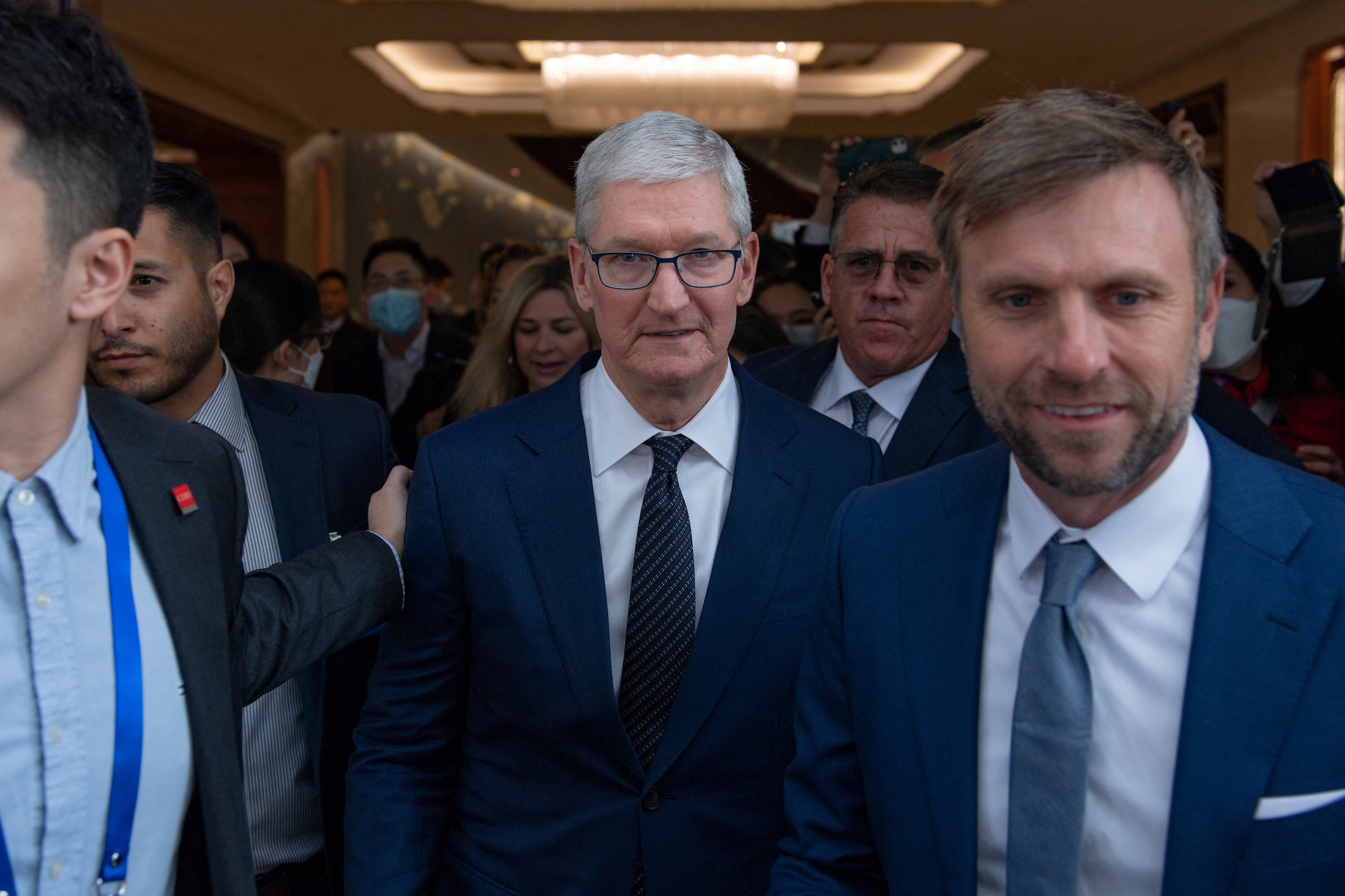 ซีอีโอ Apple พบนายกฯจีน ย้ำความสำคัญในฐานะ “ตลาด” แต่อาจไม่ใช่ “โรงงาน” อีกต่อไป