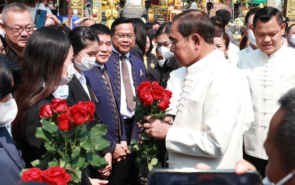 ประยุทธ์ ลงพื้นที่เชียงใหม่ สักการะพระธาตุดอยสุเทพ ติดตามปัญหาหมอกควัน