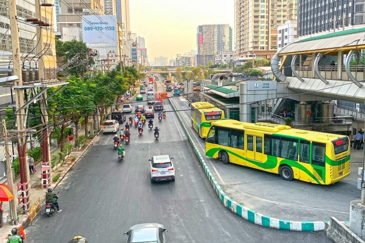 BRT รถเมล์ด่วน 2,000 ล้าน กับ 4 ผู้ว่าฯ กทม. ควรไปต่อหรือพอแค่นี้
