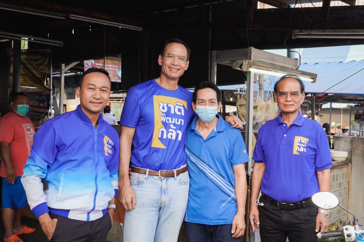 กรณ์ ควงผู้กำกับหนุ่ย หาเสียงบางแค ชูนโยบายอุ้ม แม่-เด็ก 2,000 บาท/เดือน