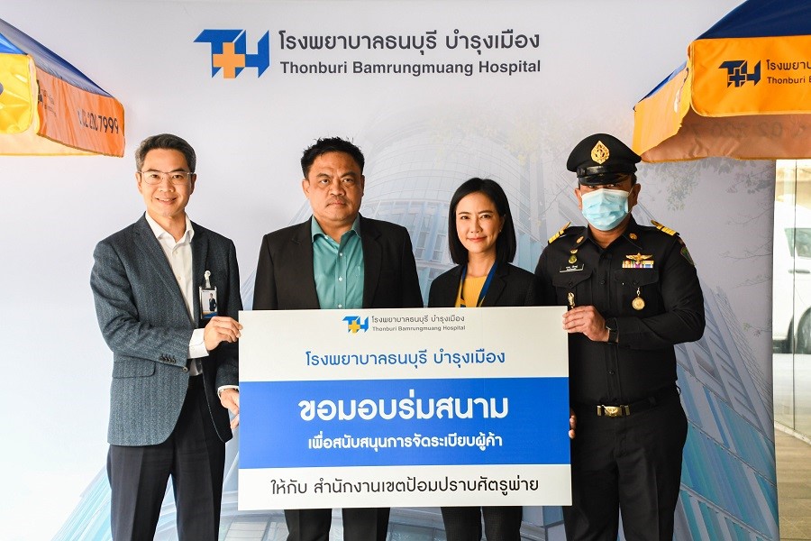 โรงพยาบาลธนบุรี บำรุงเมือง สนับสนุนอุปกรณ์การจัดระเบียบผู้ค้าหาบเร่-แผงลอย บริเวณถนนวรจักร เจริญกรุง
